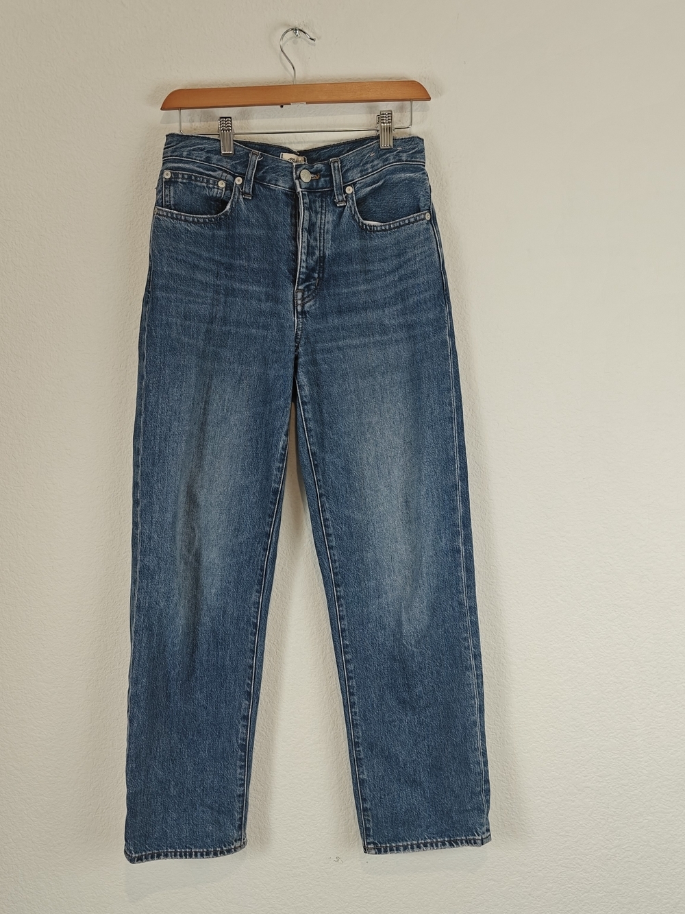 Madewell Low-Slung Straight Jeans in Palmina Wash Model Off-Duty Rigid Denim 24 - Picture 6 of 15